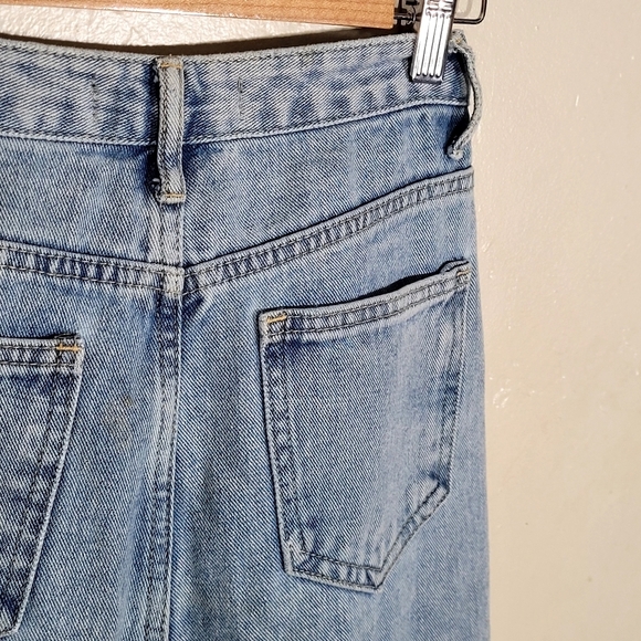 The Kript Lightwashed Crossover Jeans - Picture 5 of 6